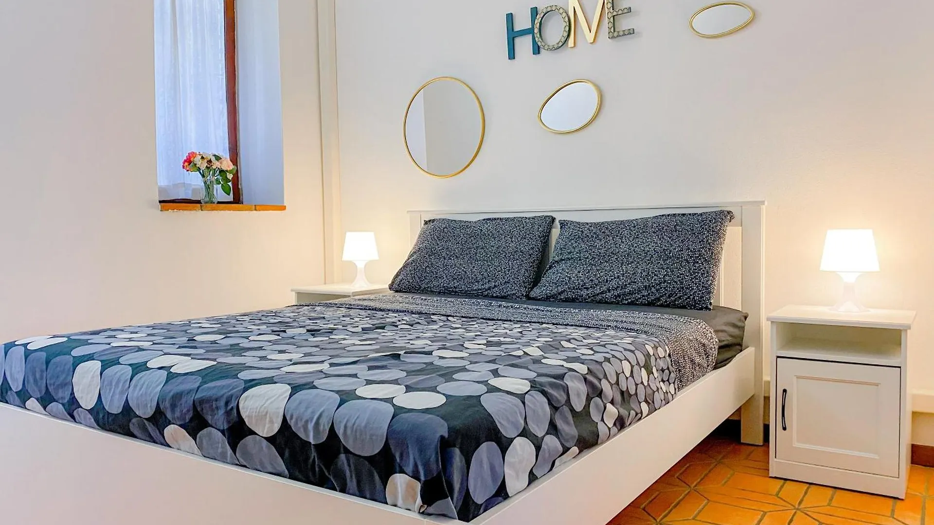 Apartment Naviglio Pavese Terrace 2 Camere 15 Min Dal Duomo Milan